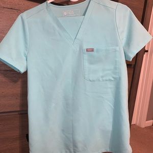 Fresh aqua figs scrub top